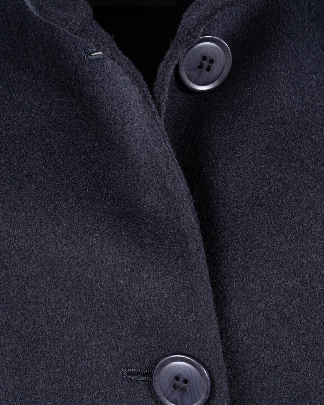 shop EMPORIO ARMANI  Cappotto: Emporio Armani cappotto in misto lana.
Collo alto.
Abbottonatura decentrata.
Maniche lunghe.
Cintura coordinata in vita.
Tasche laterali.
Capo sfoderato.
Composizione: 56% lana vergine, 39% poliestere, 2% viscosa, 2% poliammide, 1% acrilica.
Made in China.. EW001301 AF14263-UB115 number 3916054
